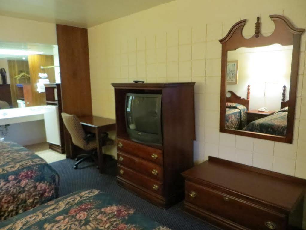 Centralia Motel Near Downtown By Oyo Exterior photo